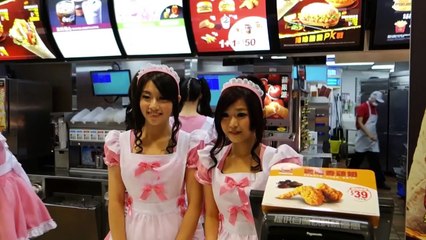 Taïwan : les caissières de Mc Donald's se déguisent en soubrettes