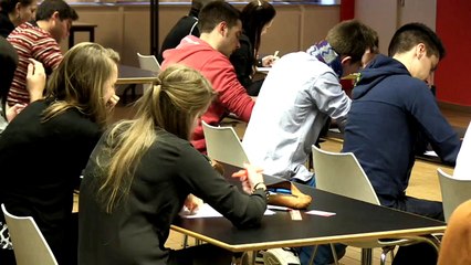 Un drone pour surveiller les élèves d'une classe