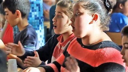 La bluffante "cup song" des élèves d'un collège Français