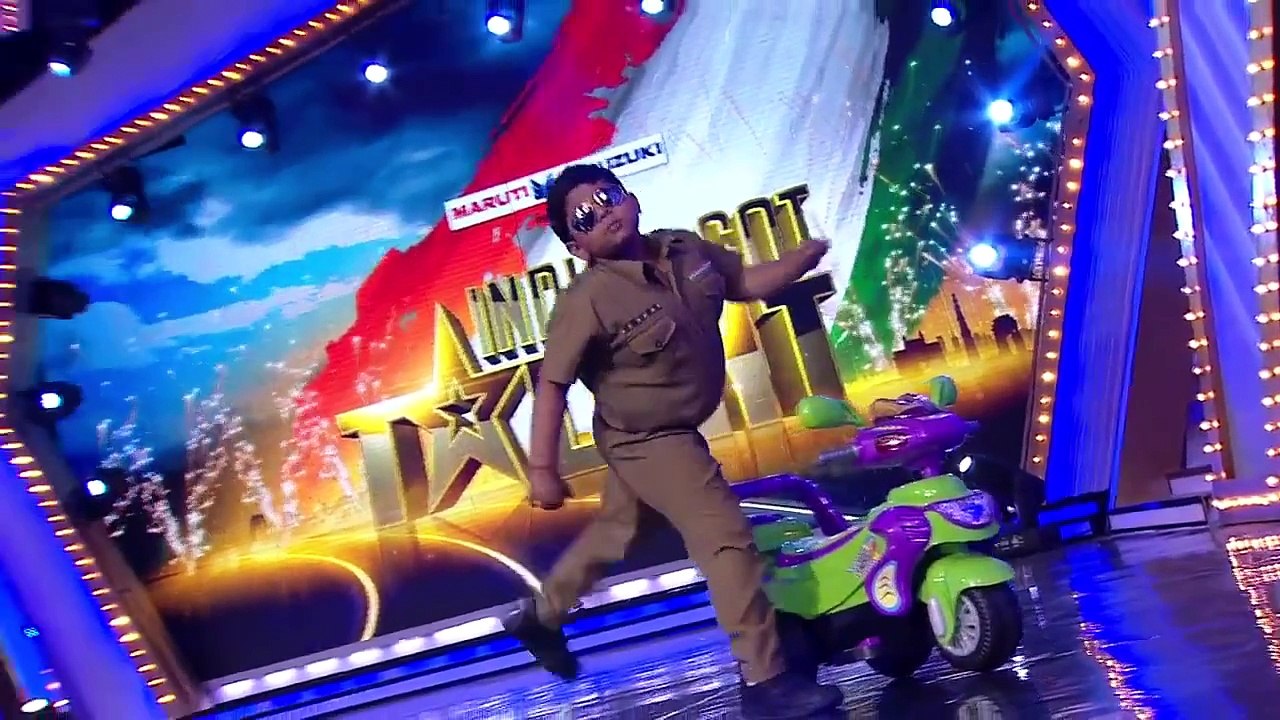 Un danseur indien de 8 ans enflamme "India's Got Talent"