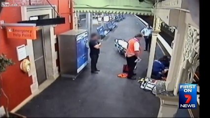 Une femme frôle la mort en passant sous un train