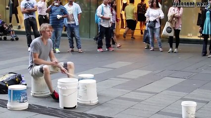 Solo de batterie impressionnant avec des sauts