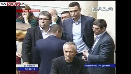 Ukraine : les parlementaires en viennent aux mains