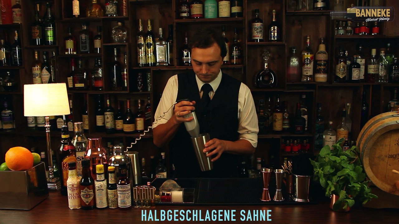 White Russian - Vodka Cocktail selber mixen - Schüttelschule by Banneke