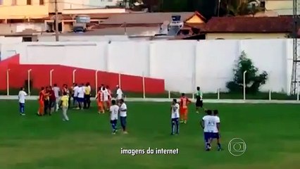 Unbelievable: Referee in Brazil pulls out a gun during a match