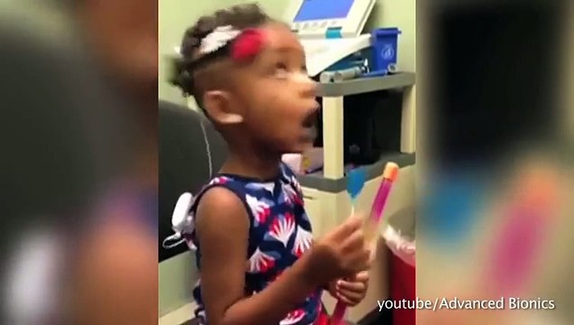 Réaction de personnes sourdes qui entendent pour la première fois : magique