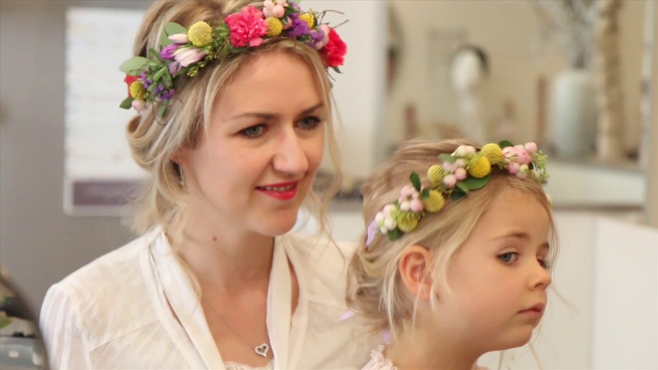 Couronne de fleurs : réalisez-la avec notre tuto coiffure spécial  mère/fille ! - Vidéo Dailymotion