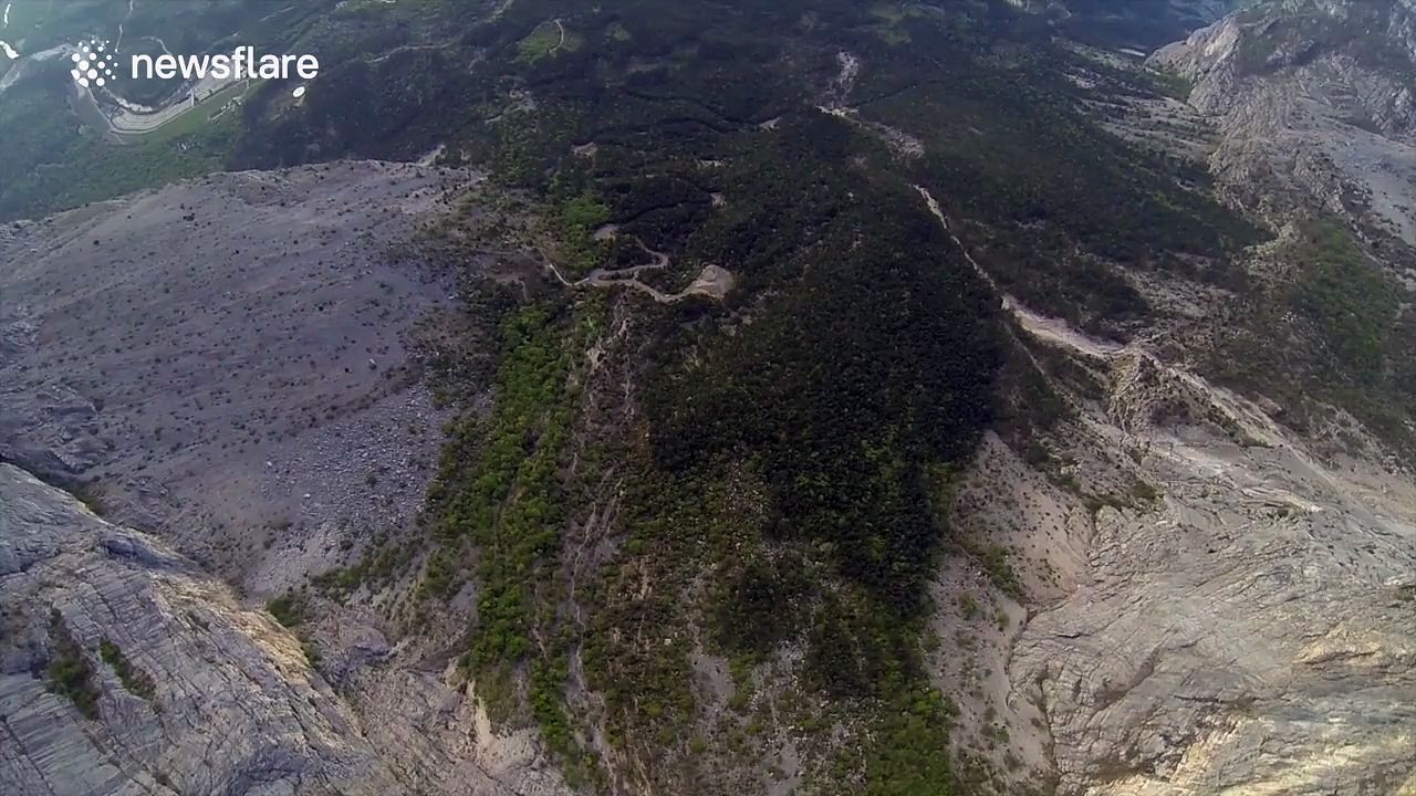 Amazing POV footage of wing suit flight through mountains