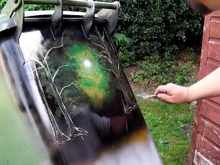 Cet homme vous fait voir les poubelles d'une autre façon