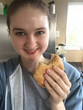 Competitive Eater Nela Chows Down on Three Burgers in 100 Seconds