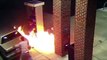 Homem tenta matar aranha com isqueiro e deixa em chamas posto de combustível