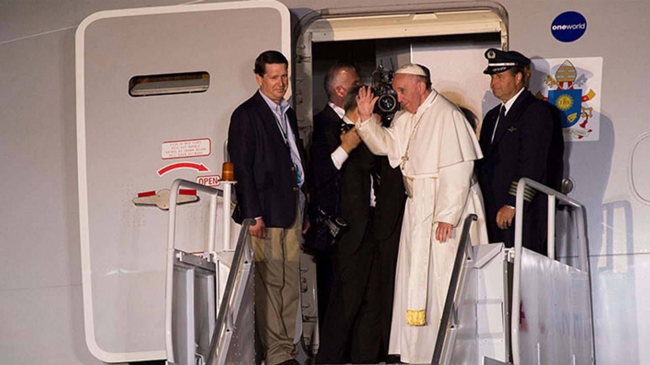 El papa Francisco se despide de EEUU y viaja rumbo a Roma