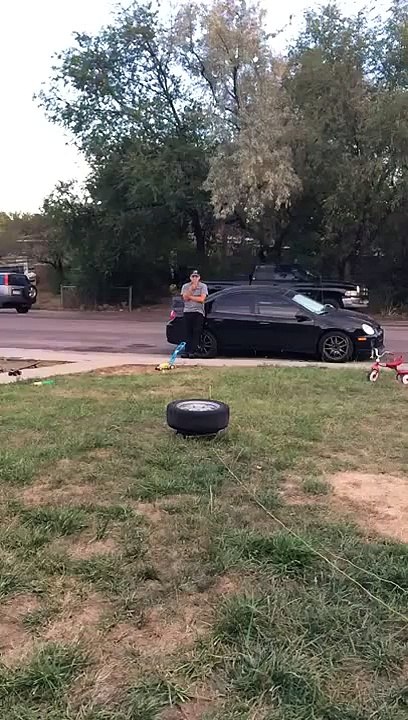 Faire exploser un airbag alors qu'il est positionné sous une roue