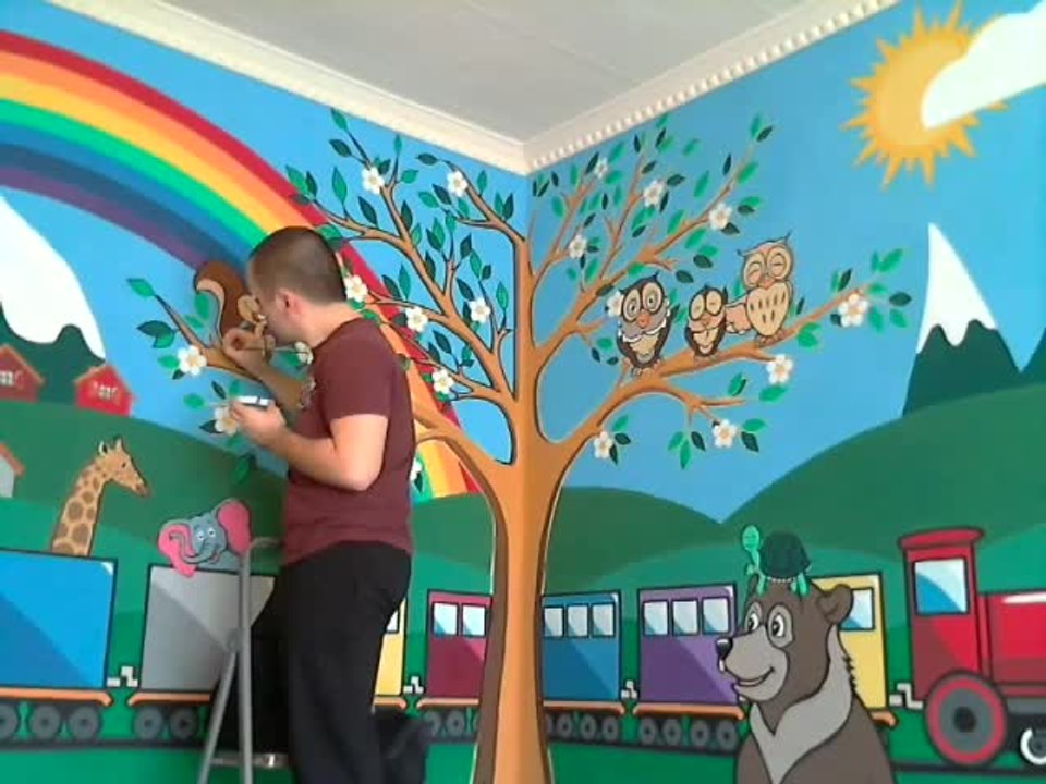 Time lapse: 70 hours of painting wall portrait in minutes