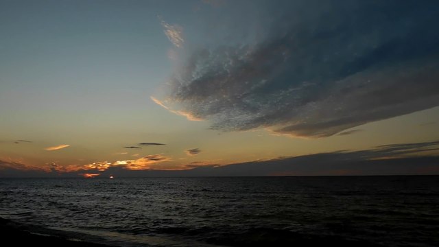 Лиепая. Прибой, закат, сентябрь.