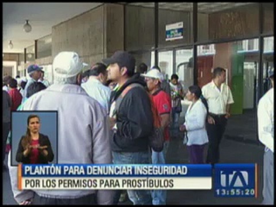 Plantón para denunciar inseguridad por permisos de los prostíbulos
