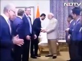 Microsoft CEO Satya Nadella Wiping his Hands after Shaking Hands with Indian PM Narendra Modi - Video Dailymotion