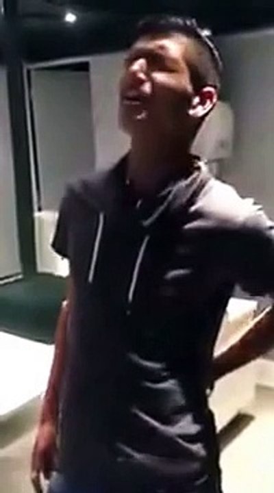 Pjeva kao Sinan Sakić-Hajdemo dalje moja tugo