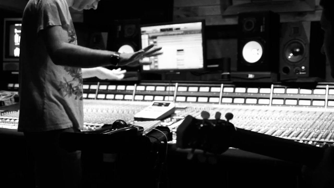 :PAPERCUTZ- Making Of "The Blur Between Us"