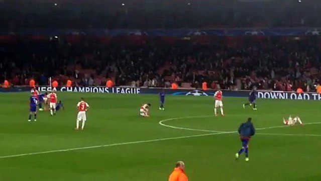 Η λήξη του Άρσεναλ-Ολυμπιακός και οι πανηγυρισμοί των παικτών του Ολυμπιακού.