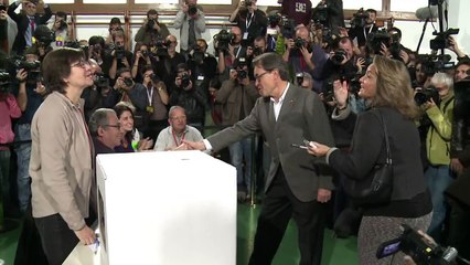 Imputan a presidente catalán  por consulta independentista