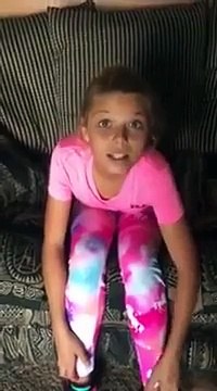 Cet ado transsexuel reçoit en cadeau sa première dose d'hormones et se met à pleurer