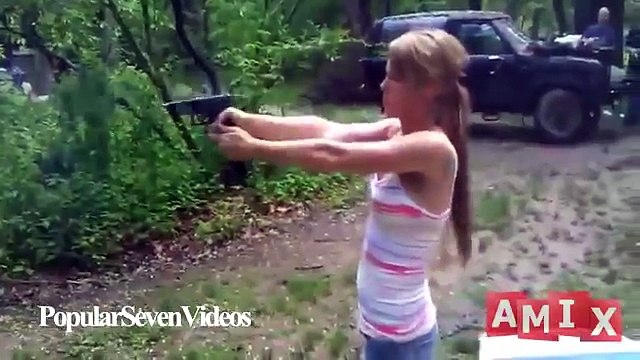 Dünyanın En Salak Kızları - Komik ve Aptal Kızlar Video derlemesi - Komik Şakalar