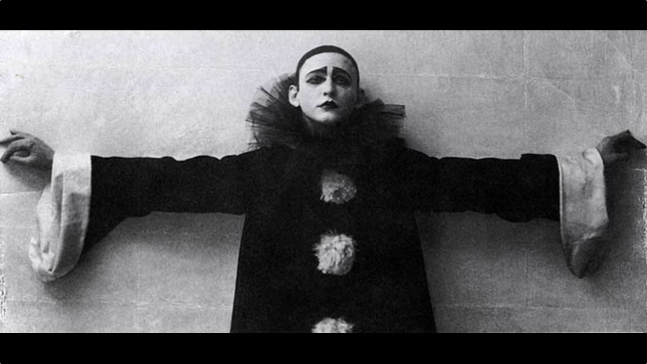 Песня на слова Александра Вертинского...