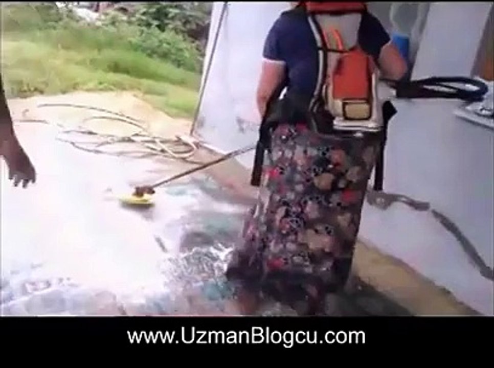 Çim Biçme Makinesinden Halı Yıkama Makinesi