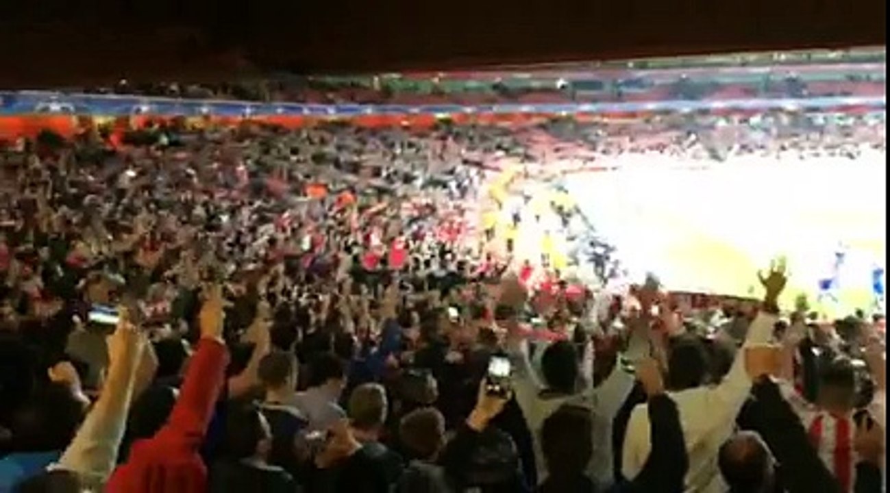 Οι πανηγυρισμοί μετά τη λήξη στο Emirates