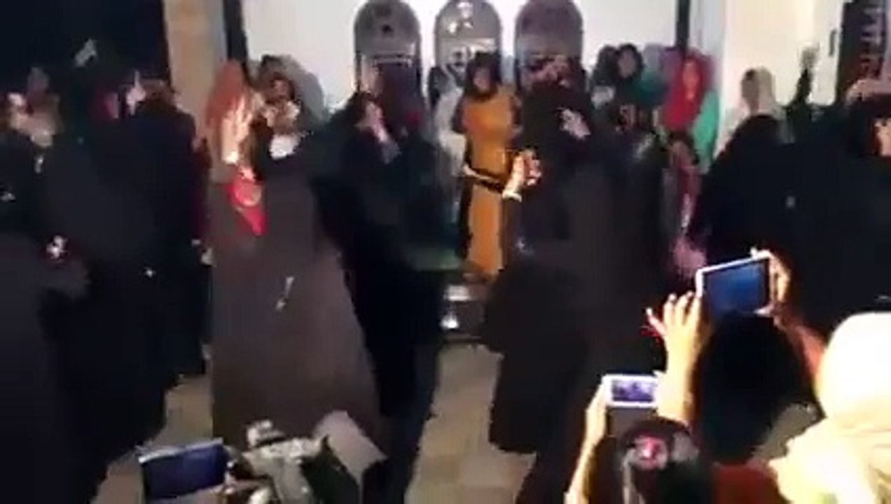 Watch What These Girls Doing While Wearing Burqa ??