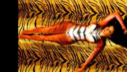 Girls with vida tiger  body paint