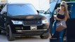 Khloe Kardashian arrive au volant d'une Range Rover en velours