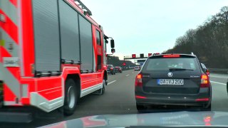 Einsatzfahrt Feuerwehr Frankfurt/Main Autobahn Unfall - Firefighters on the highway car crash [Full Episode]