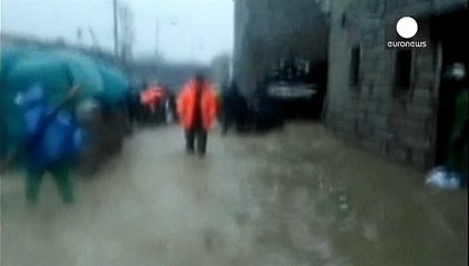 Dagály idején csapott le a kínai tájfun