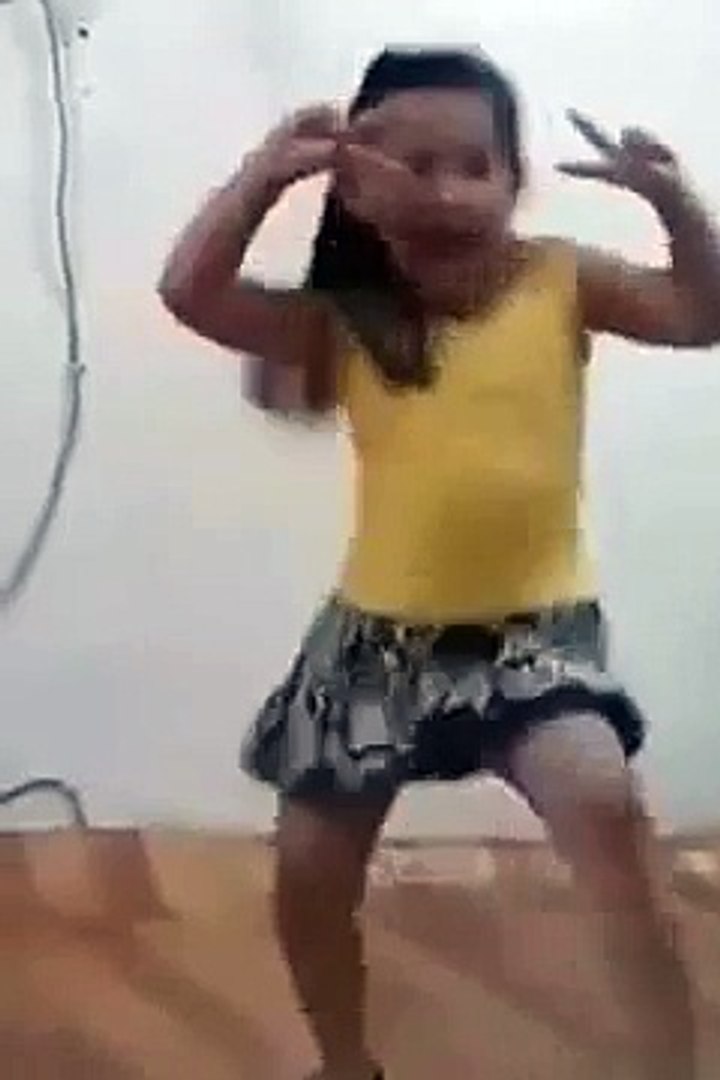 ⁣Funny vide Indian girl dance Индийская девочка танцует