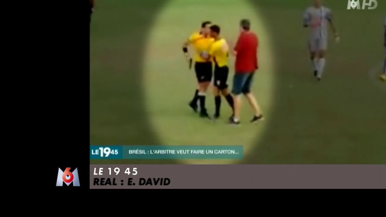 "Au Brésil, un arbitre s'est avancé vers les joueurs avec une arme" - Le Zapping du 30/09/2015