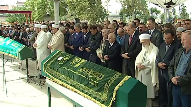 Erdoğan eşinin amcasının cenaze törenine katıldı