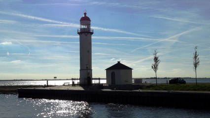 Blauwe herfstlucht boven haven Hellevoetsluis / 2015