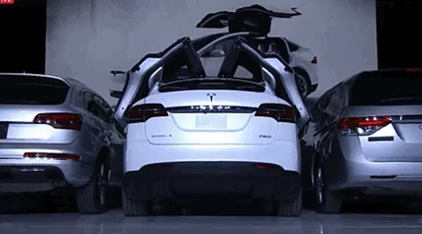 Ouverture des portes de la Tesla Model X dans un parking serré - Vidéo  Dailymotion