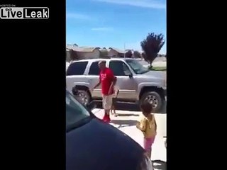 Il détruit la XBOX de son fils pour avoir volé