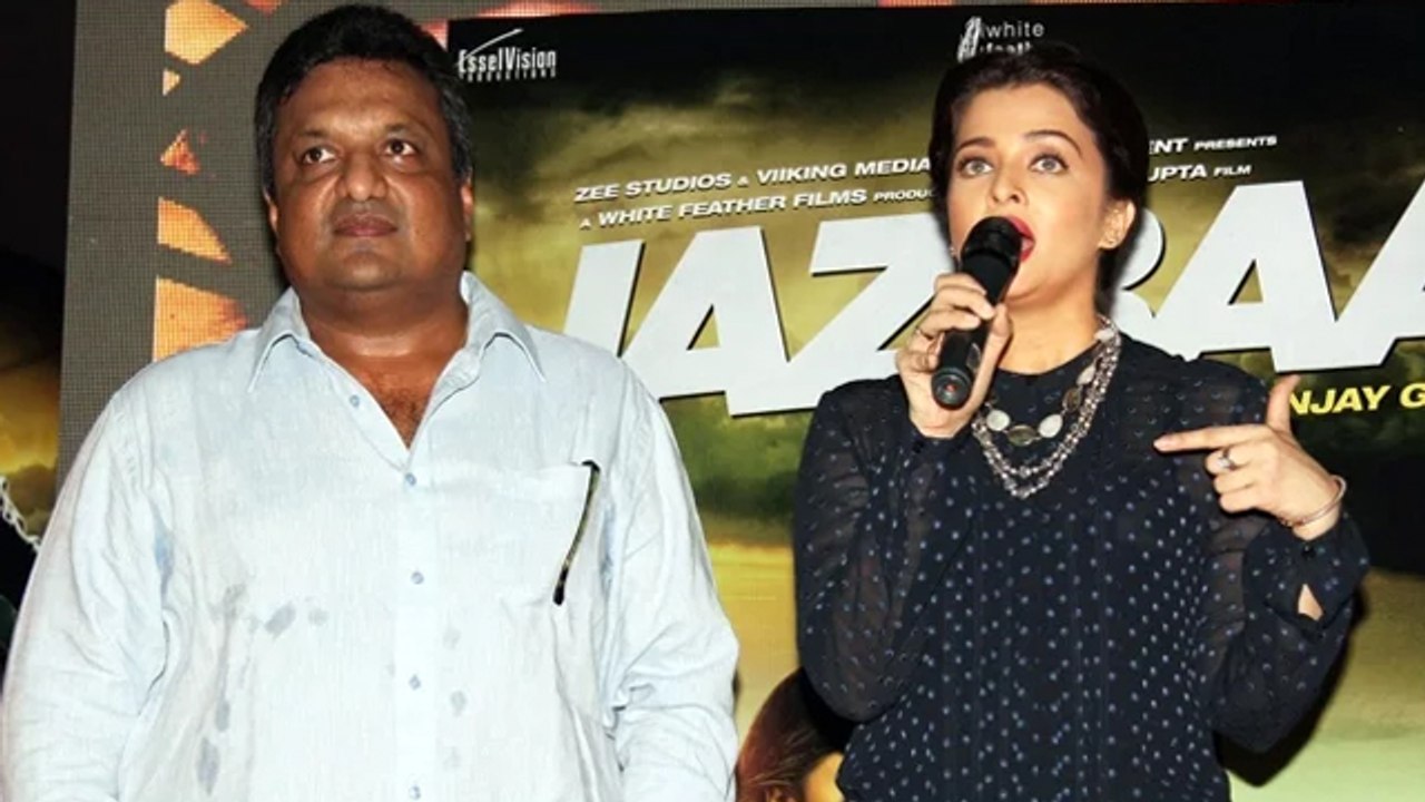 Aishwarya Rai Promotes 'Jazbaa' At Mithibai College Festival 2015