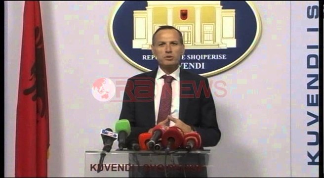 Çela i LSI-së: Prifti ordiner, me Ismailajn zhvatën popullin - Ora News - Lajmi i fundit