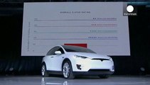 Elon Musk presenta el Model X de Tesla, con dos años de retraso