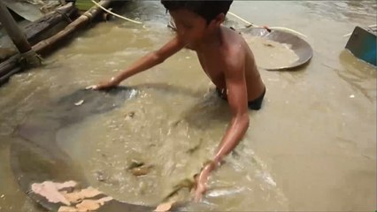 الأطفال يعملون في ظروف خطيرة ومرعبة بالفلبين