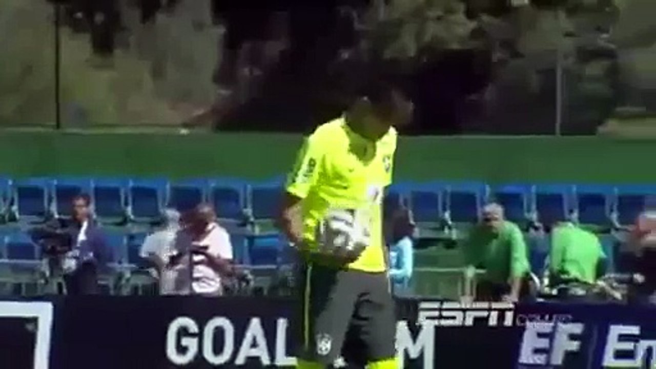 Neymar amazing penalty kick   Neymar increíble Gol de Penalti en el entrenamiento de Brasil