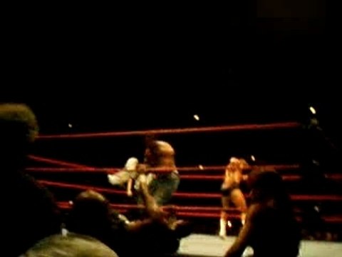 WWE à Paris Cryme Tyme vs Cade-Murdoch