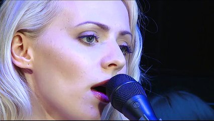 Madilyn Bailey chante Radioactive