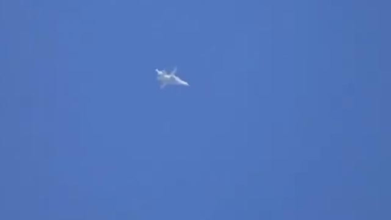 Report: Russian fighter jets strike Syrian rebel strongholds