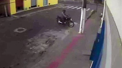 Bandido rouba moto em Vila Velha